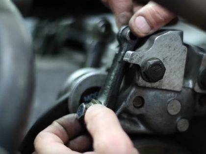Comment remplacer les plaquettes de frein à main de 2CV / MEHARI ?